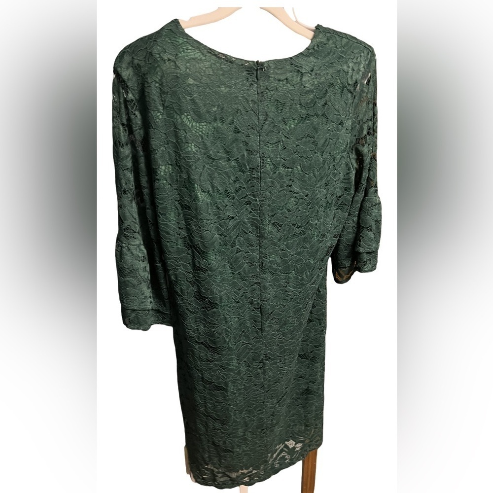 🇺🇸$5🇺🇸 Belongsci Hunter Green Lace  3/4 length ruffle sleeve v-neck  dress. NWT. - Picture 3 of 5